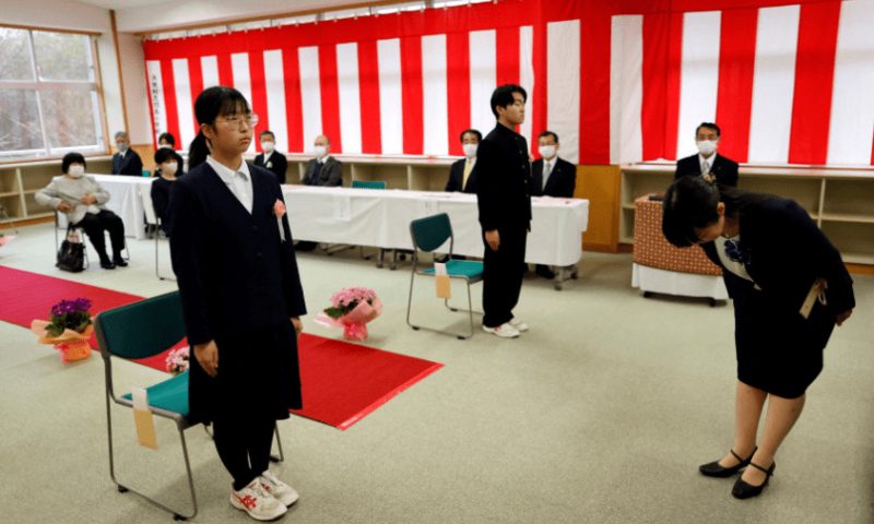 2 Siswa Terakhir SMP di Jepang Lulus, Sekolah Ditutup