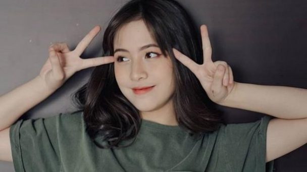 Member JKT 48 yang telah menjadi alumni JKT 48 dan sukses di industri perfilman.