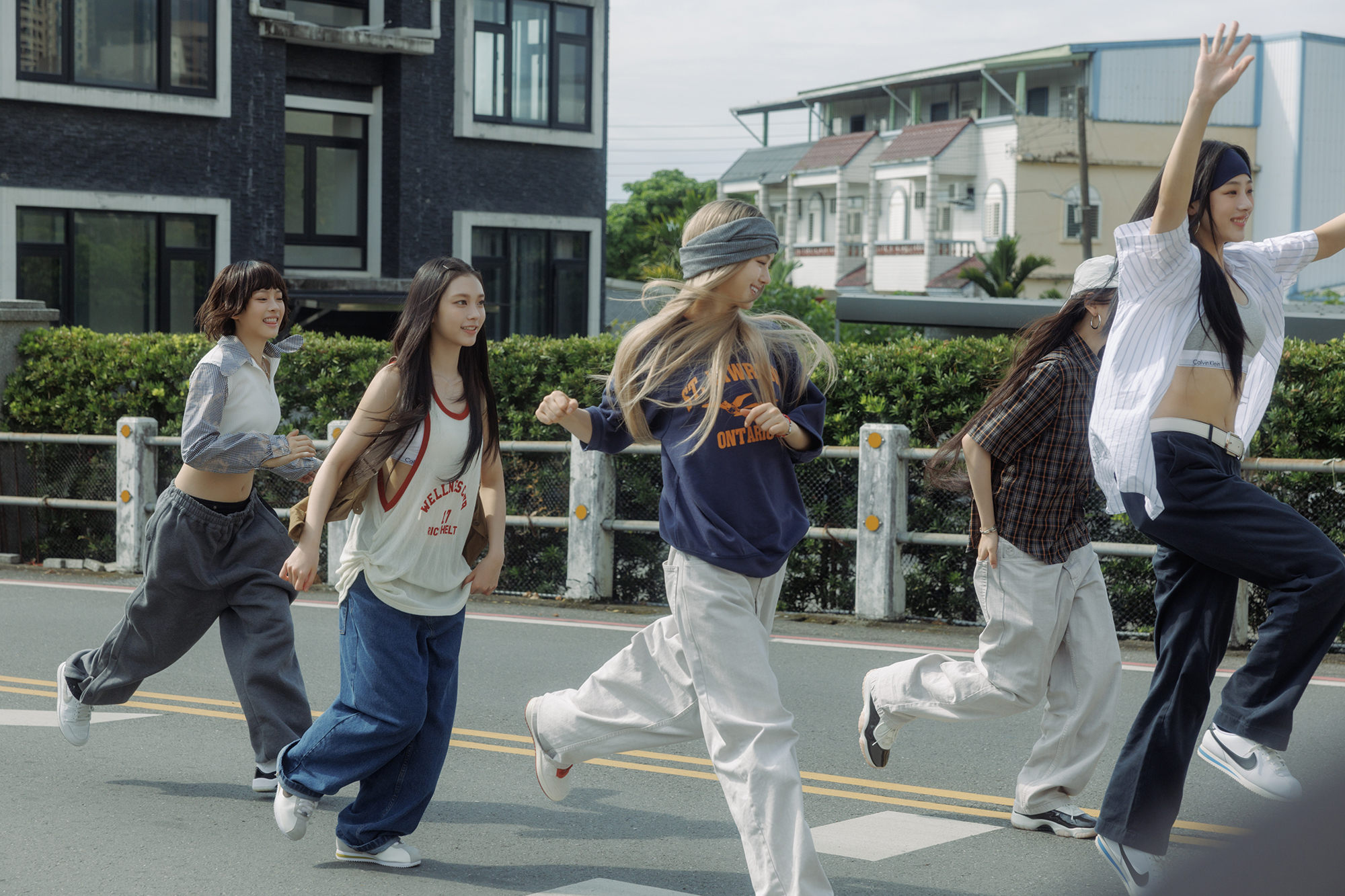 Single NewJeans How Sweet