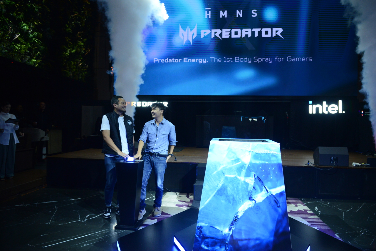 Predator Triton Neo 16 collab HMNS Perfume