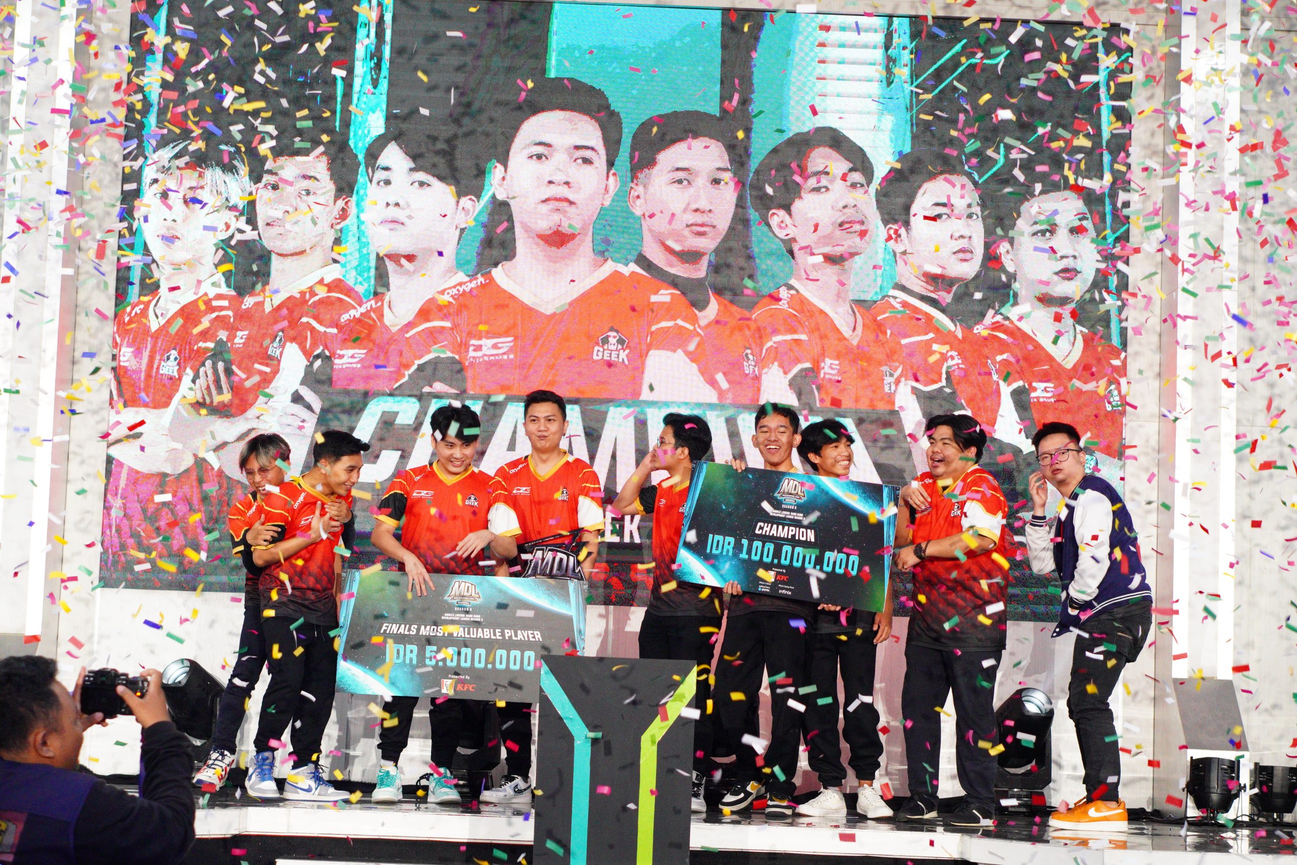 Geek Fam Jr MDL ID S9