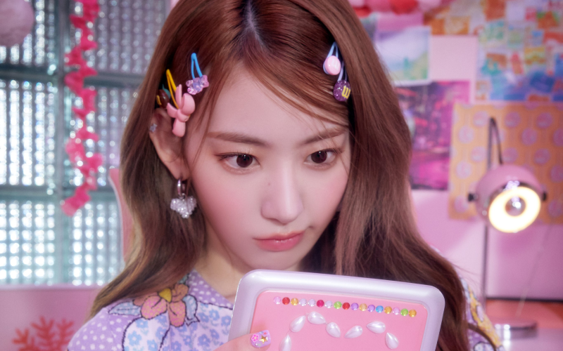 Sakura LE SSERAFIM - Idola Kpop