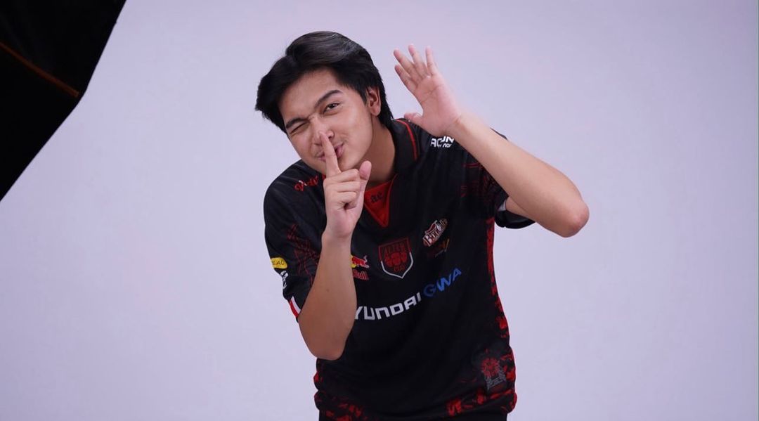 Analisis Gameplay Nino sebagai EXP Laner